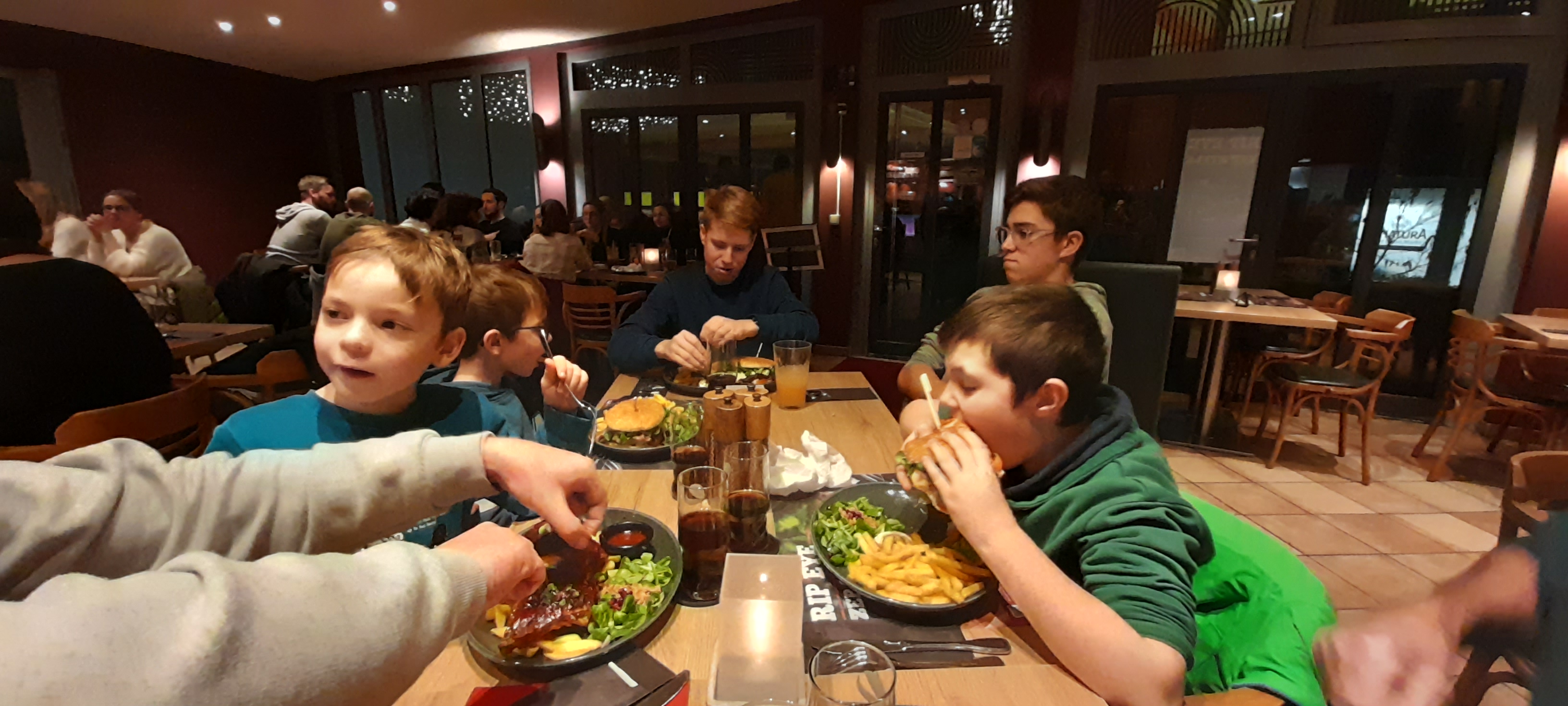 Jugendgruppe Weihnachtsessen 2023 - 1000003112